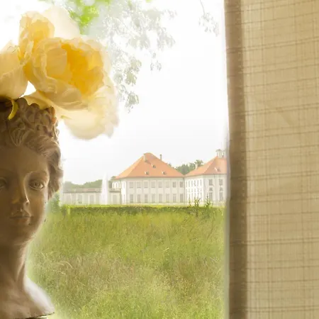 Vis-a-vis Schloss Nymphenburg - Rondellapartments Guest house Munich